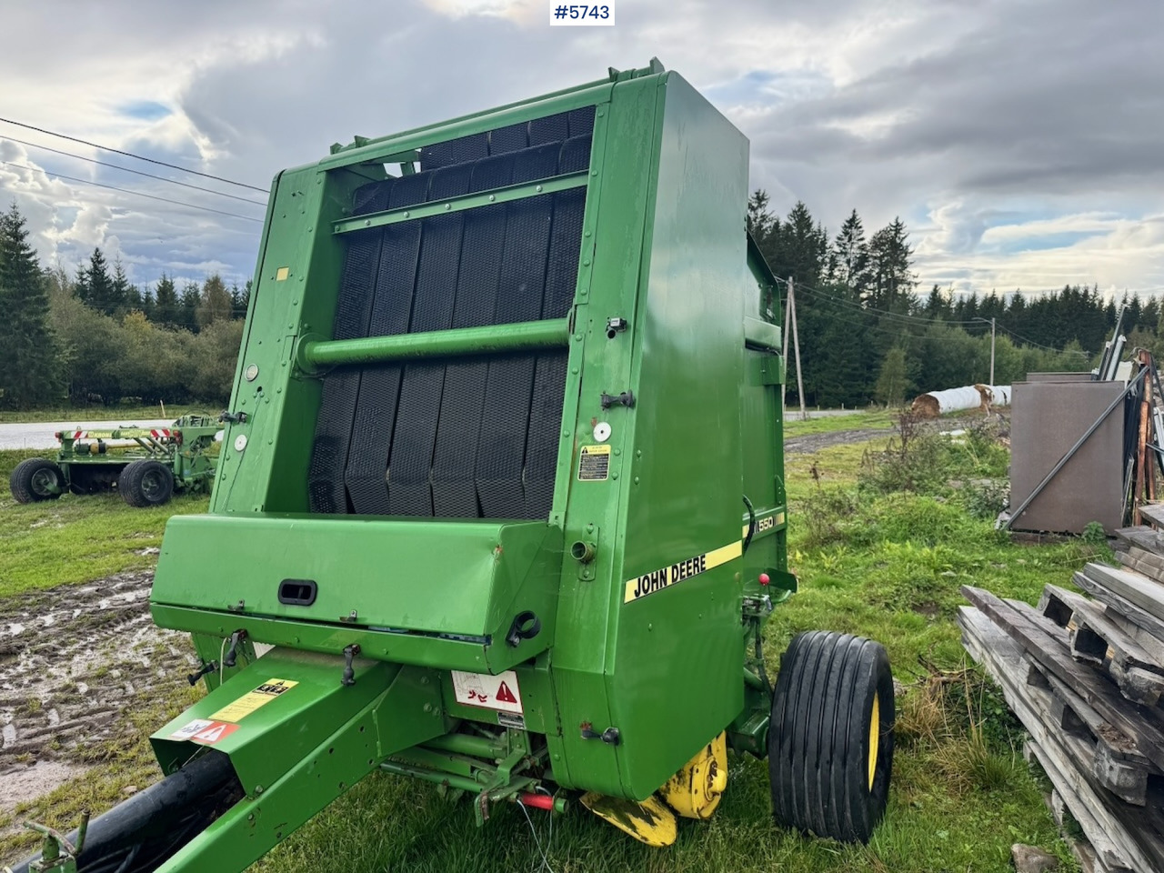 John Deere 550 Round Baler. - Stroj na sklizeň pícnin: obrázek 2 John Deere 550 Round Baler. - Stroj na sklizeň pícnin: obrázek 2