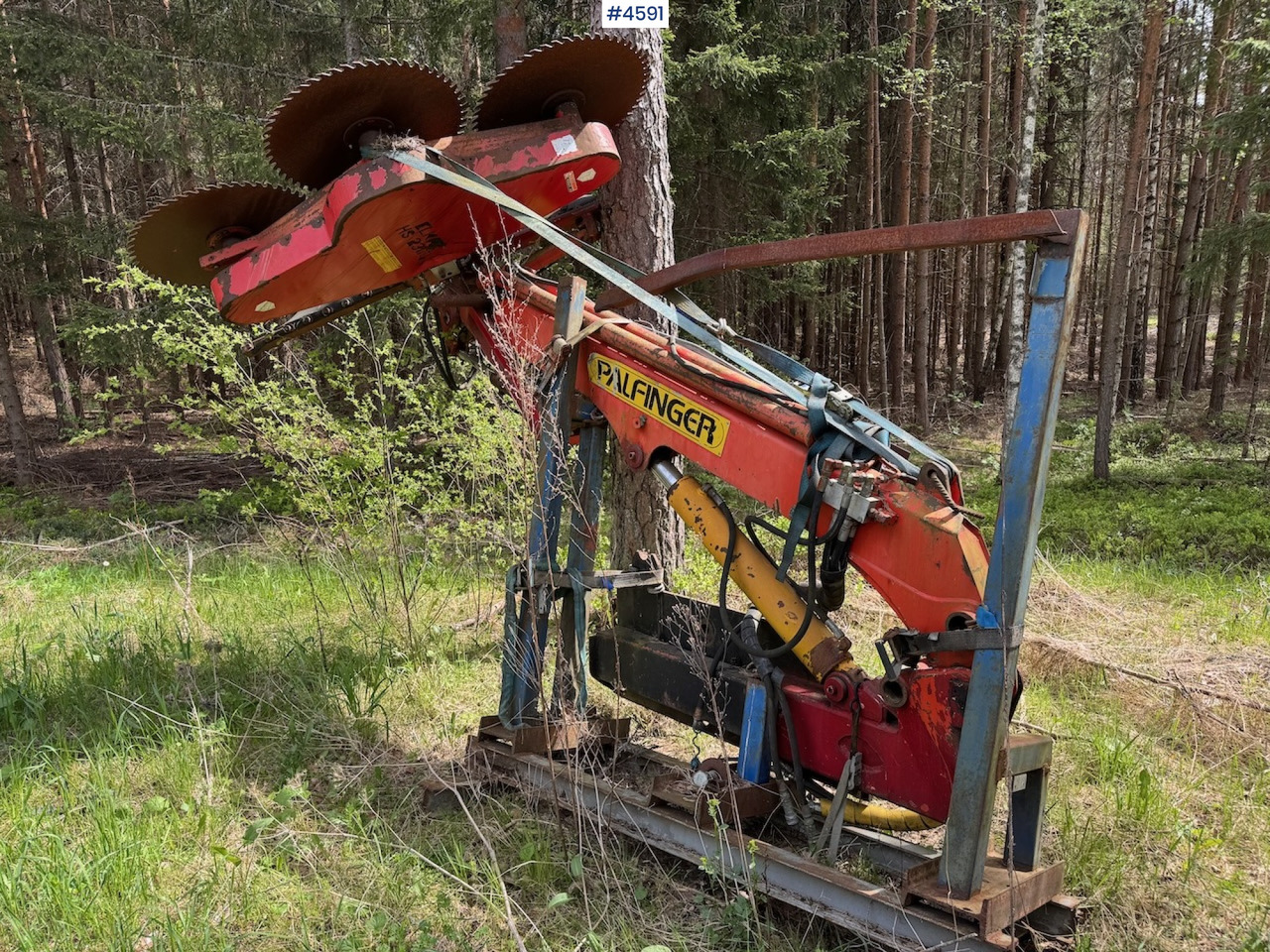 Elkær HS 2300 Branch saw - Lesní technika: obrázek 1 Elkær HS 2300 Branch saw - Lesní technika: obrázek 1