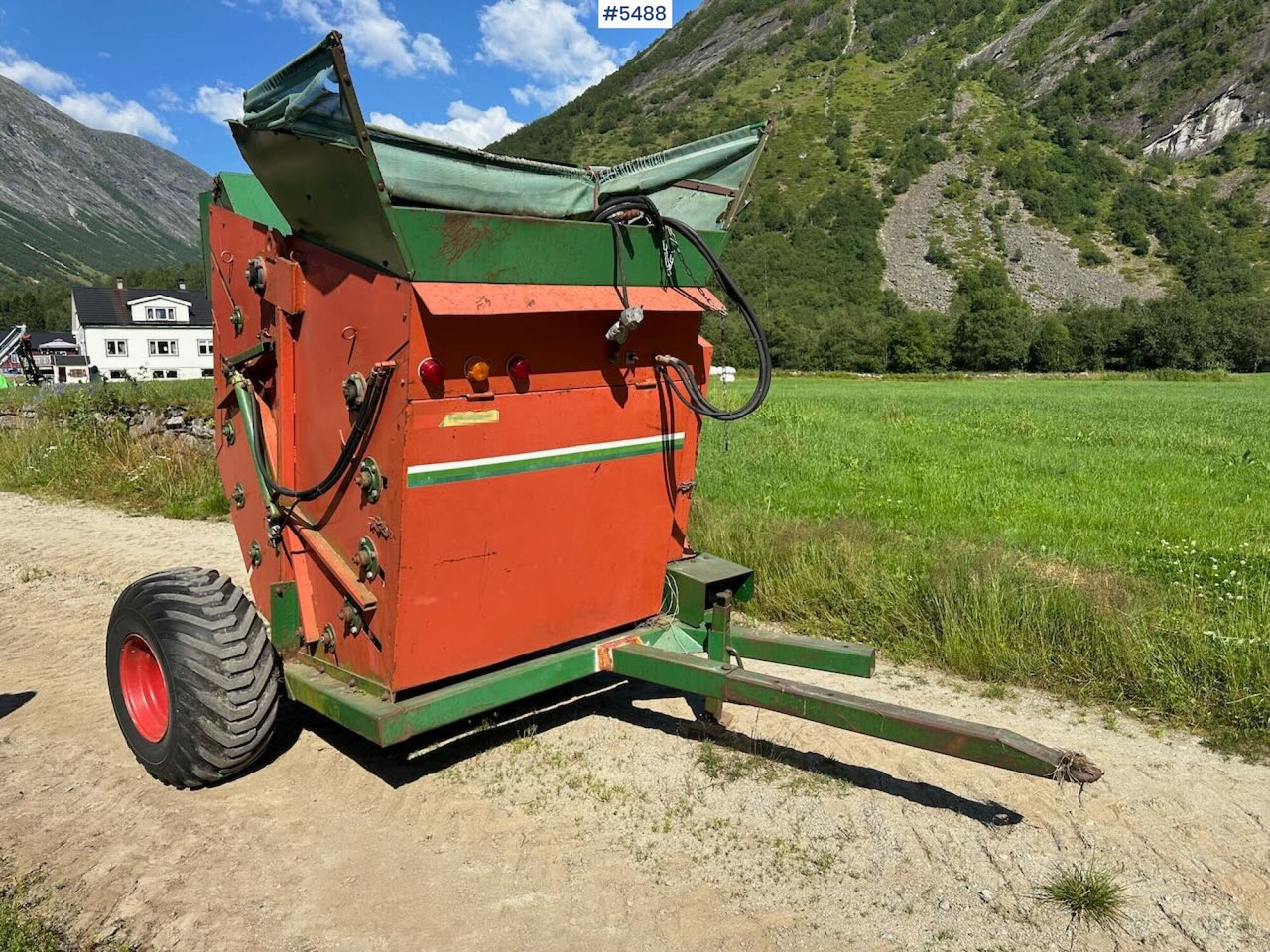Orkel 1200 Round baler - Stroj na sklizeň pícnin: obrázek 1 Orkel 1200 Round baler - Stroj na sklizeň pícnin: obrázek 1