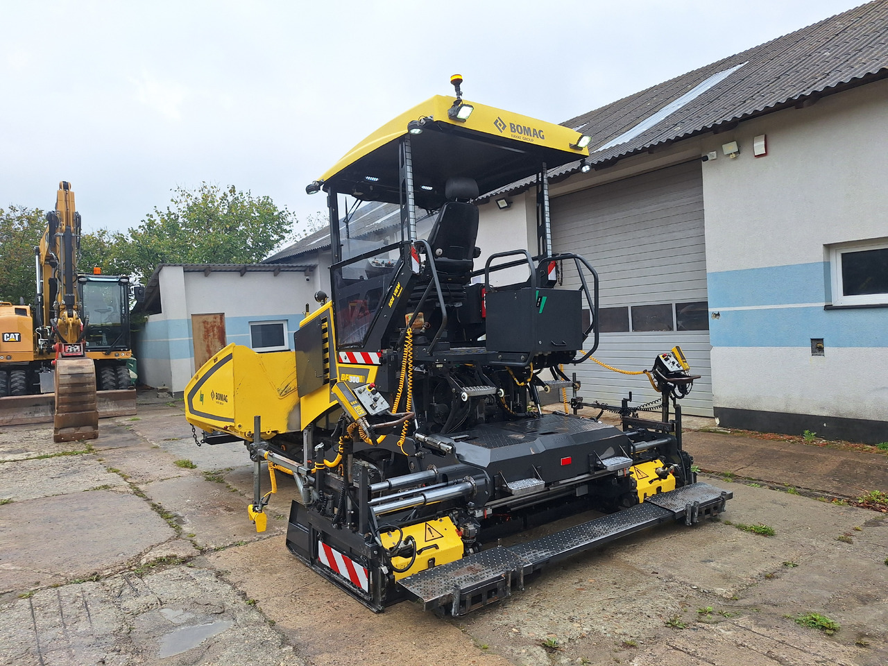 Bomag Bf 300C-3 - Finišér: obrázek 4 Bomag Bf 300C-3 - Finišér: obrázek 4