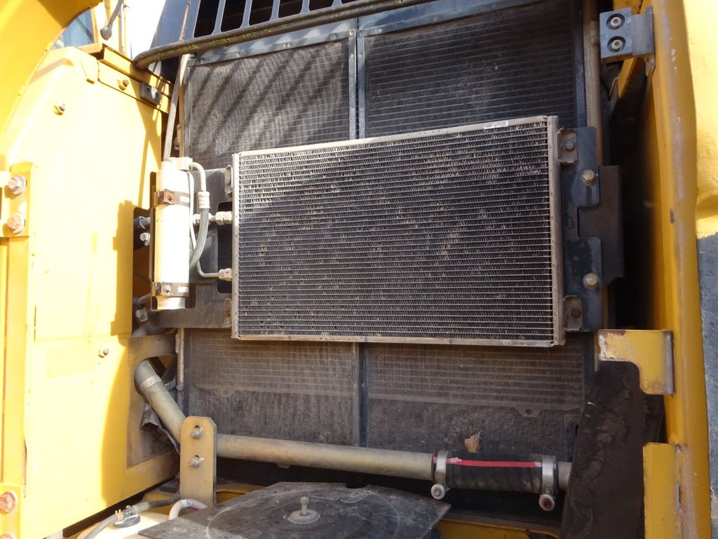 Pásové rýpadlo CAT 318CL: obrázek 12
