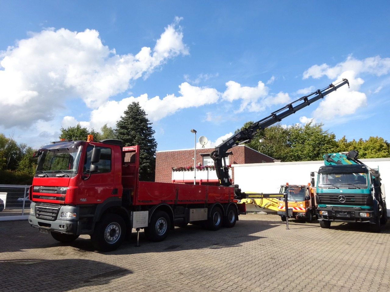 DAF 85.410 Pritsche + HIAB 322E6 Kran 8x4 - Auto s hydraulickou rukou: obrázek 1 DAF 85.410 Pritsche + HIAB 322E6 Kran 8x4 - Auto s hydraulickou rukou: obrázek 1