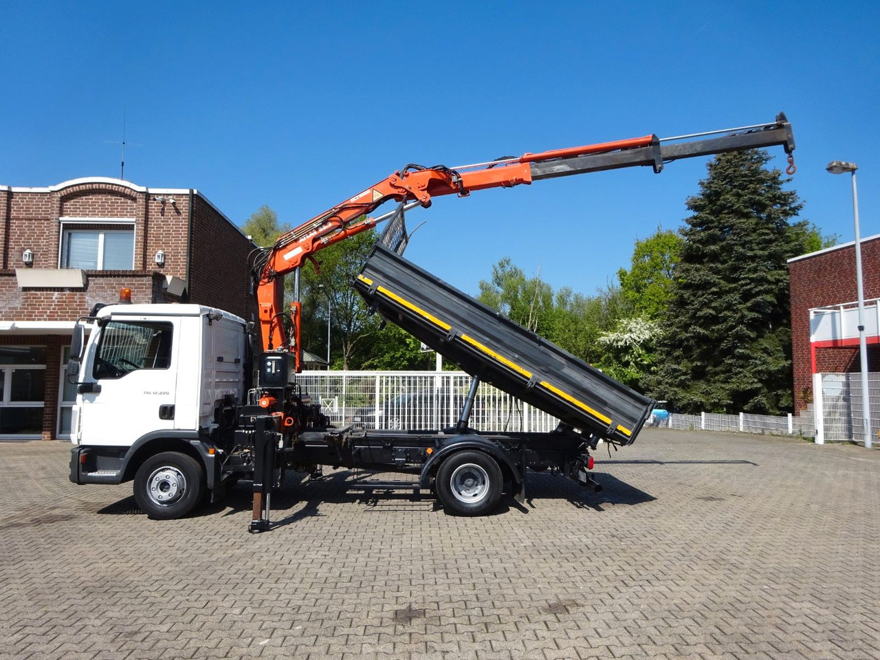 MAN 12.220 TGS + Atlas 85.2 Kran 4x2 - Sklápěč, Auto s hydraulickou rukou: obrázek 4 MAN 12.220 TGS + Atlas 85.2 Kran 4x2 - Sklápěč, Auto s hydraulickou rukou: obrázek 4