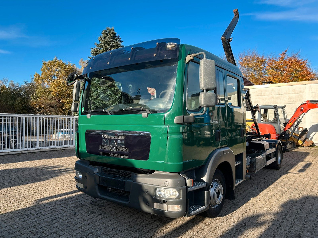 MAN 12.250 Doppelkabine Abroller - Hákový nosič kontejnerů: obrázek 3 MAN 12.250 Doppelkabine Abroller - Hákový nosič kontejnerů: obrázek 3