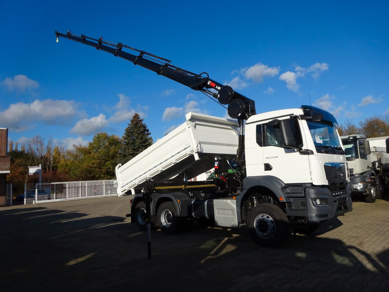MAN 33.430 6x6 3-SEITENKIPPER KRAN HIAB 228- 6HYDRO - Sklápěč, Auto s hydraulickou rukou: obrázek 1 MAN 33.430 6x6 3-SEITENKIPPER KRAN HIAB 228- 6HYDRO - Sklápěč, Auto s hydraulickou rukou: obrázek 1
