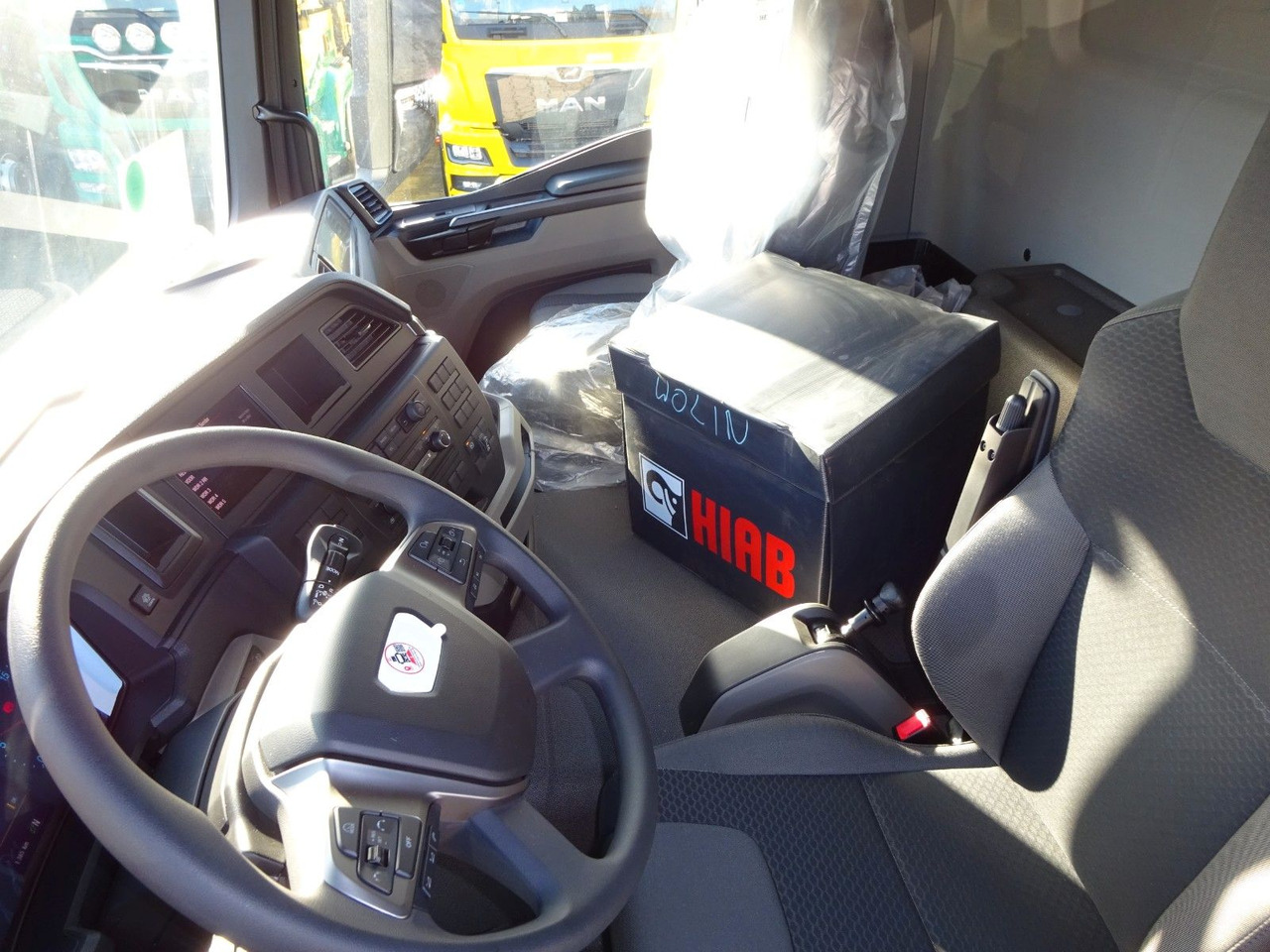 MAN 33.430 6x6  3-SEITENKIPPER KRAN HIAB 228- 6HYDRO - Sklápěč, Auto s hydraulickou rukou: obrázek 5 MAN 33.430 6x6  3-SEITENKIPPER KRAN HIAB 228- 6HYDRO - Sklápěč, Auto s hydraulickou rukou: obrázek 5