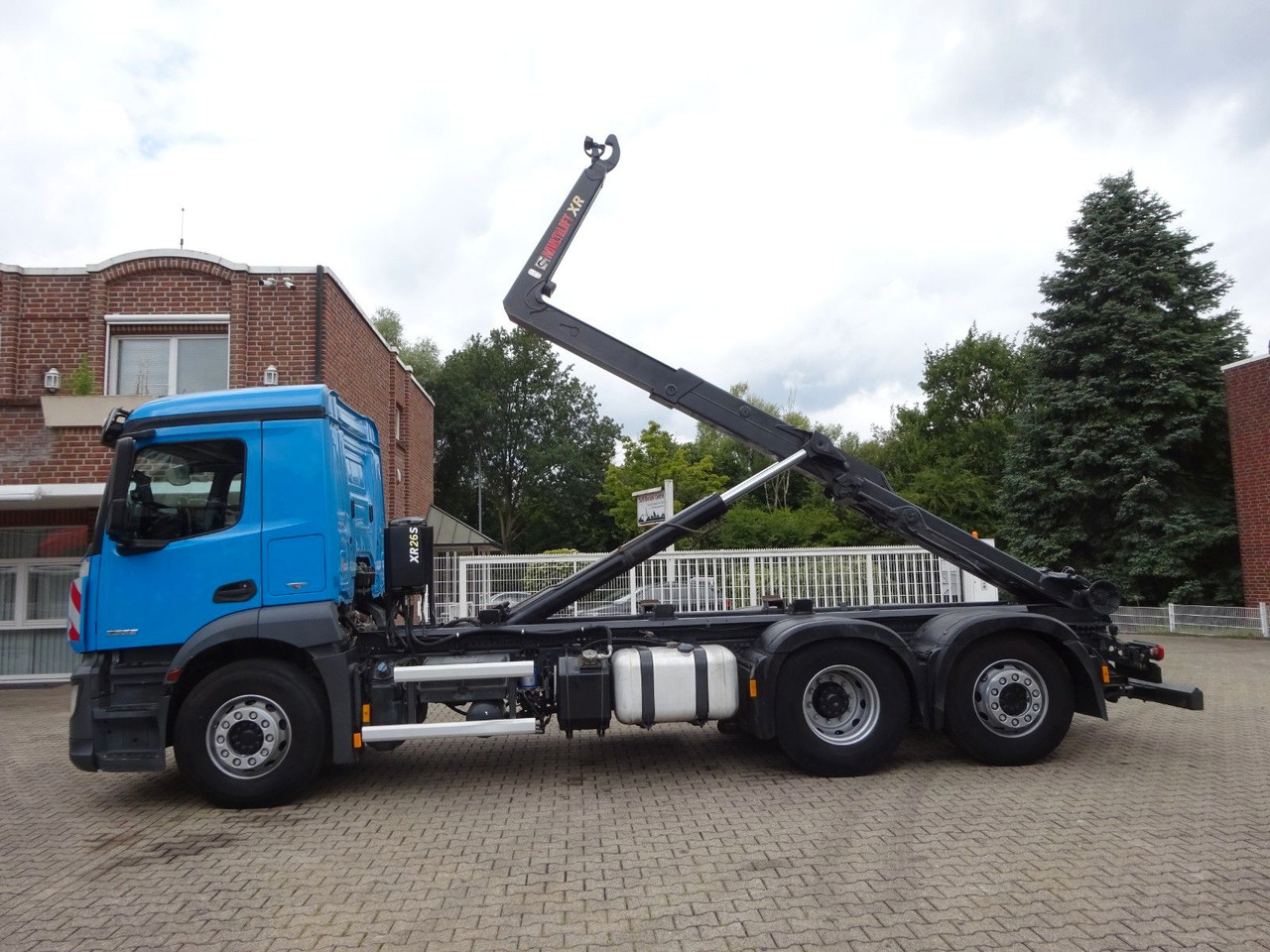 Mercedes-Benz 2533 Antos MULTILIFT Abroller 6x2 - Hákový nosič kontejnerů: obrázek 2 Mercedes-Benz 2533 Antos MULTILIFT Abroller 6x2 - Hákový nosič kontejnerů: obrázek 2