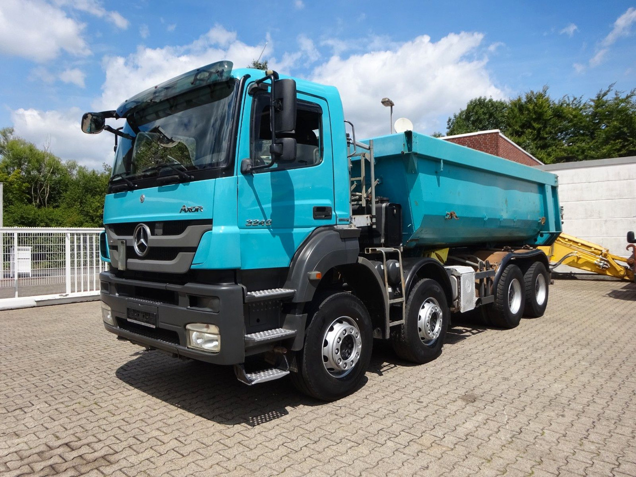 Mercedes-Benz 3240 Axor Muldenkipper 8x4 - Sklápěč: obrázek 2 Mercedes-Benz 3240 Axor Muldenkipper 8x4 - Sklápěč: obrázek 2