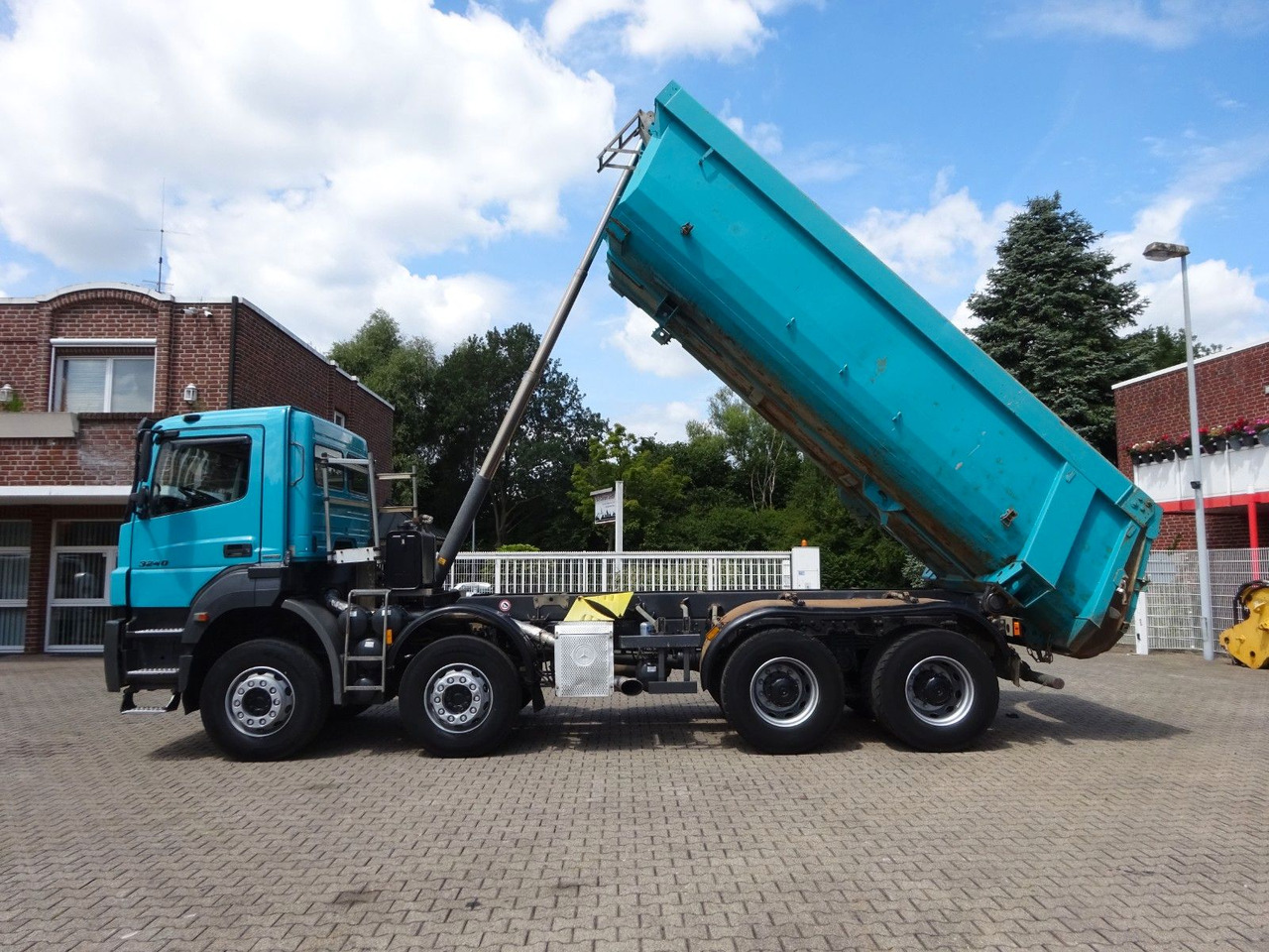Mercedes-Benz 3240 Axor Muldenkipper 8x4 - Sklápěč: obrázek 3 Mercedes-Benz 3240 Axor Muldenkipper 8x4 - Sklápěč: obrázek 3