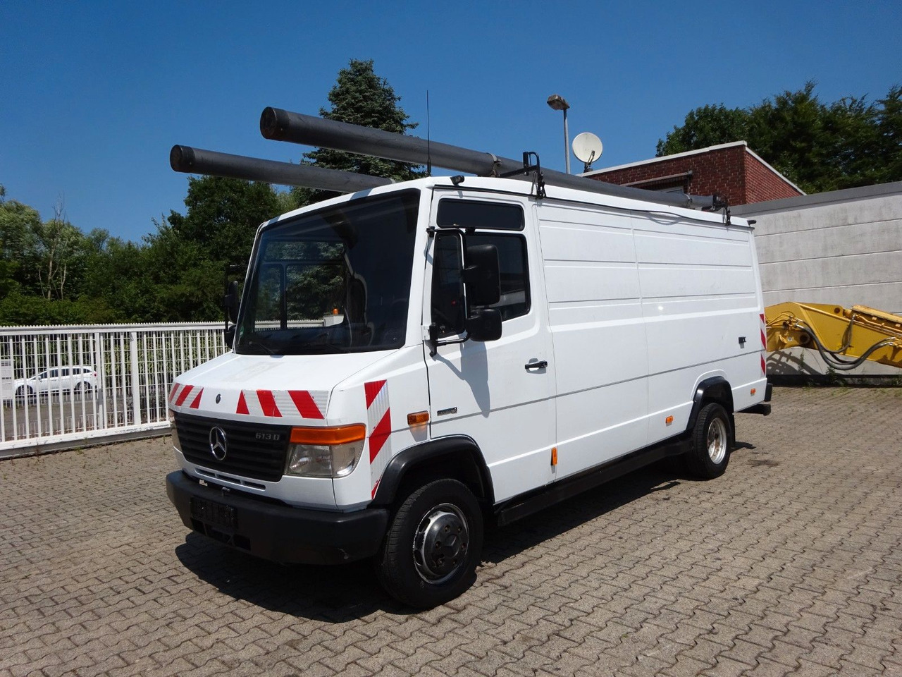 Mercedes-Benz 613D Vario Kasten 4x2 - Furgon: obrázek 2 Mercedes-Benz 613D Vario Kasten 4x2 - Furgon: obrázek 2