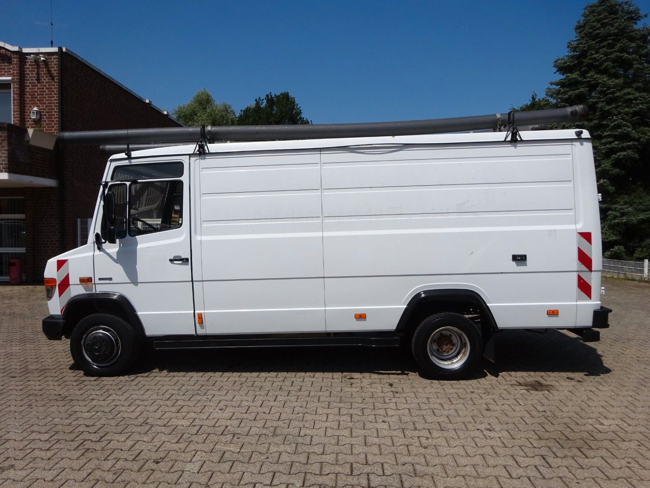 Mercedes-Benz 613D Vario Kasten 4x2 - Furgon: obrázek 3 Mercedes-Benz 613D Vario Kasten 4x2 - Furgon: obrázek 3