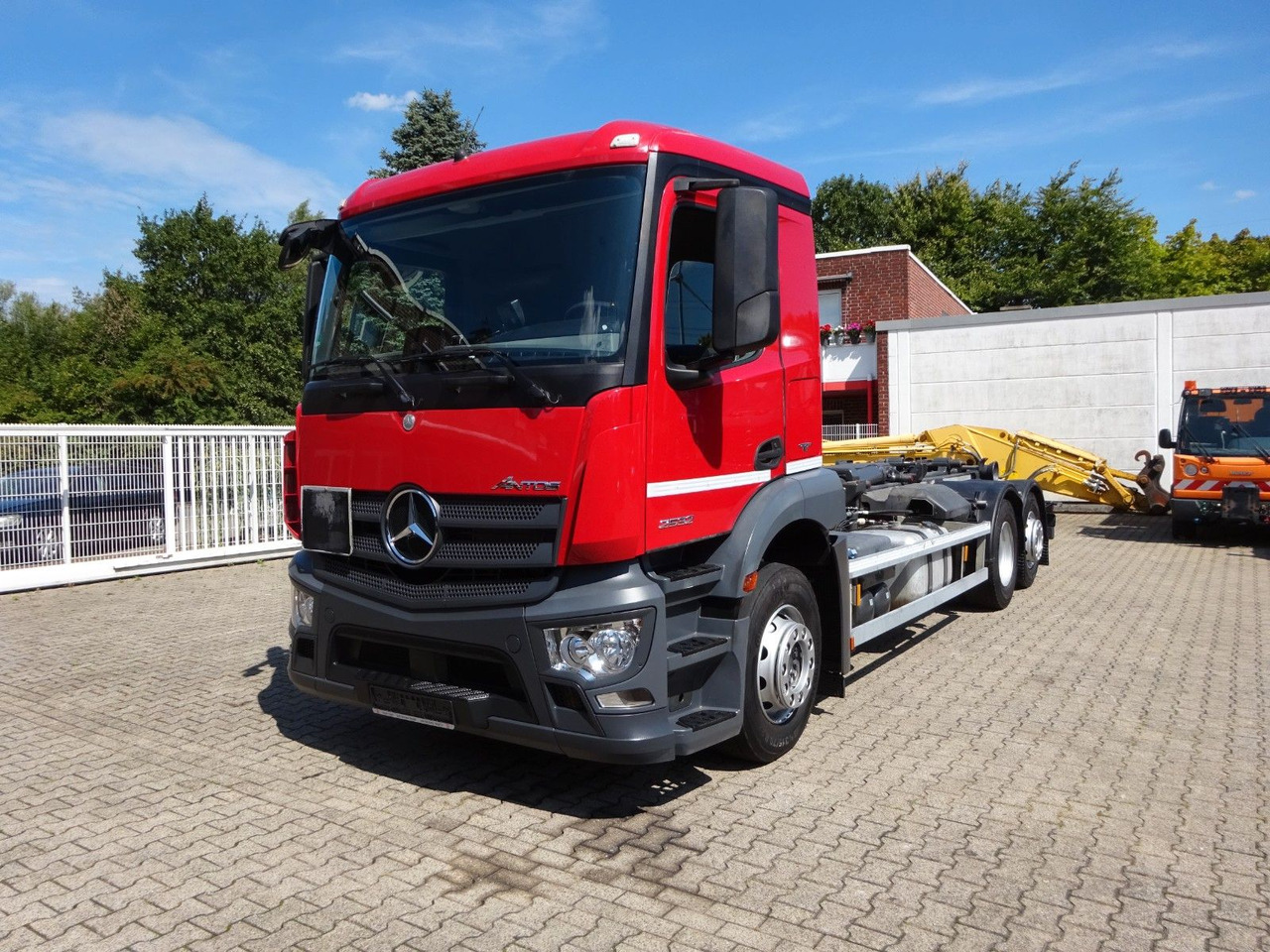 Mercedes-Benz Antos 2532 MEILLER Abroller Lift+Lenkachse 6x2 - Hákový nosič kontejnerů: obrázek 2 Mercedes-Benz Antos 2532 MEILLER Abroller Lift+Lenkachse 6x2 - Hákový nosič kontejnerů: obrázek 2
