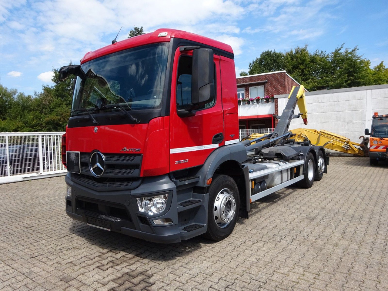 Mercedes-Benz Antos 2532 MEILLER Abroller Lift+Lenkachse 6x2 - Hákový nosič kontejnerů: obrázek 1 Mercedes-Benz Antos 2532 MEILLER Abroller Lift+Lenkachse 6x2 - Hákový nosič kontejnerů: obrázek 1