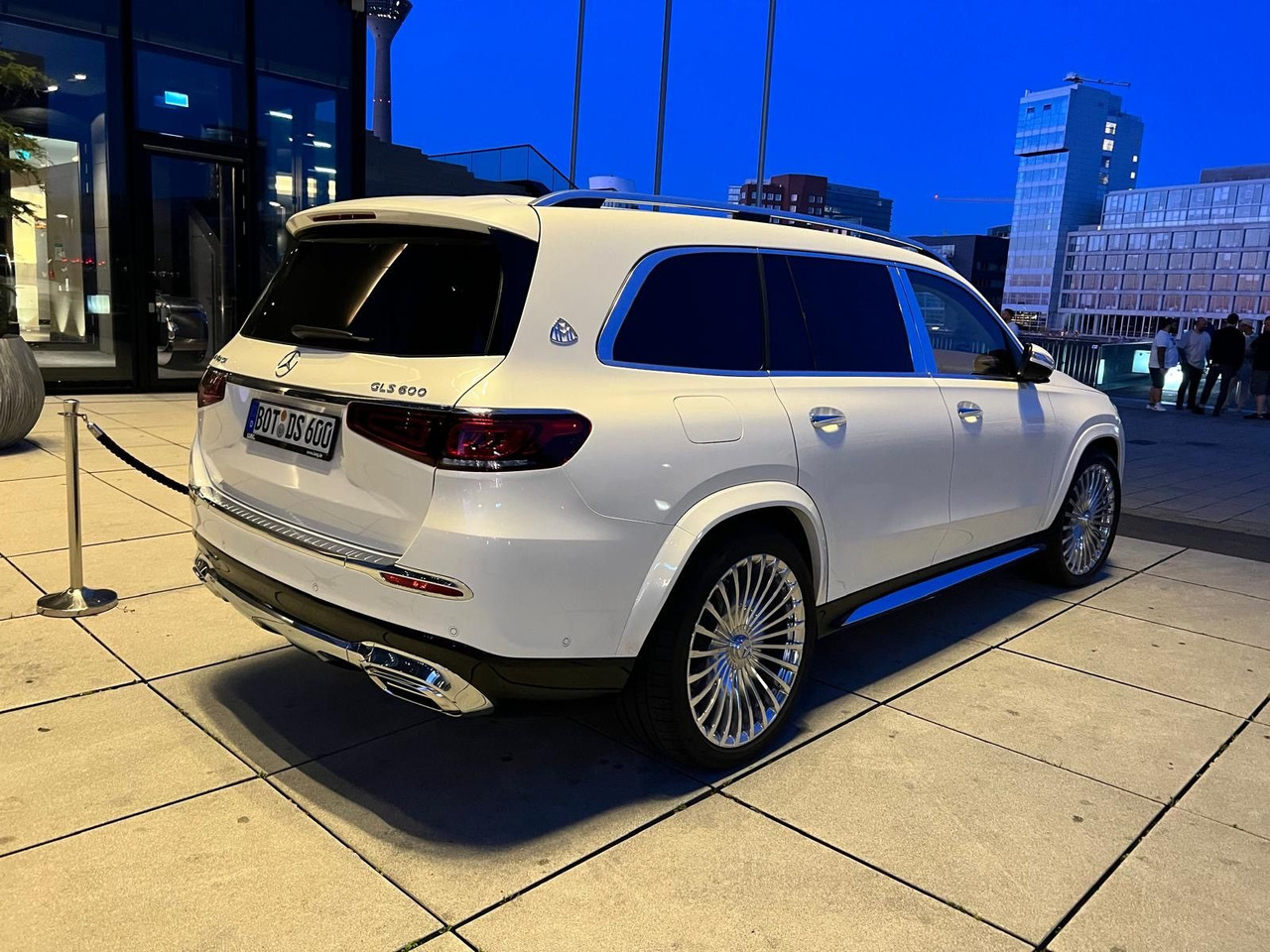 Mercedes-Benz GLS 600 Maybach 4Matic | 23 ZOLL | BURMESTER Mercedes-Benz GLS 600 Maybach 4Matic | 23 ZOLL | BURMESTER - SUV: obrázek 5 Mercedes-Benz GLS 600 Maybach 4Matic | 23 ZOLL | BURMESTER Mercedes-Benz GLS 600 Maybach 4Matic | 23 ZOLL | BURMESTER - SUV: obrázek 5