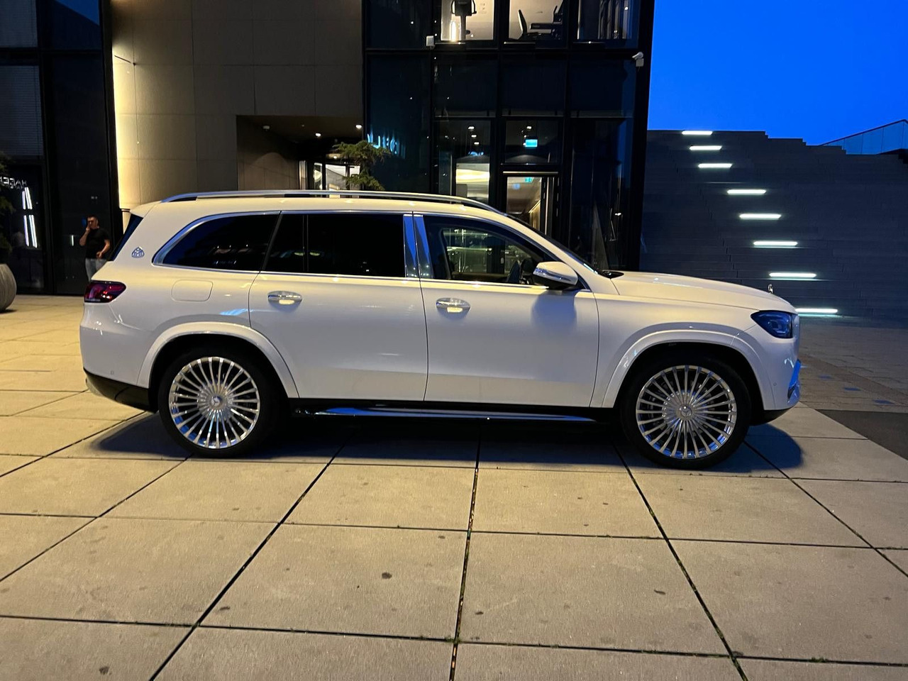 Mercedes-Benz GLS 600 Maybach 4Matic | 23 ZOLL | BURMESTER Mercedes-Benz GLS 600 Maybach 4Matic | 23 ZOLL | BURMESTER - SUV: obrázek 4 Mercedes-Benz GLS 600 Maybach 4Matic | 23 ZOLL | BURMESTER Mercedes-Benz GLS 600 Maybach 4Matic | 23 ZOLL | BURMESTER - SUV: obrázek 4