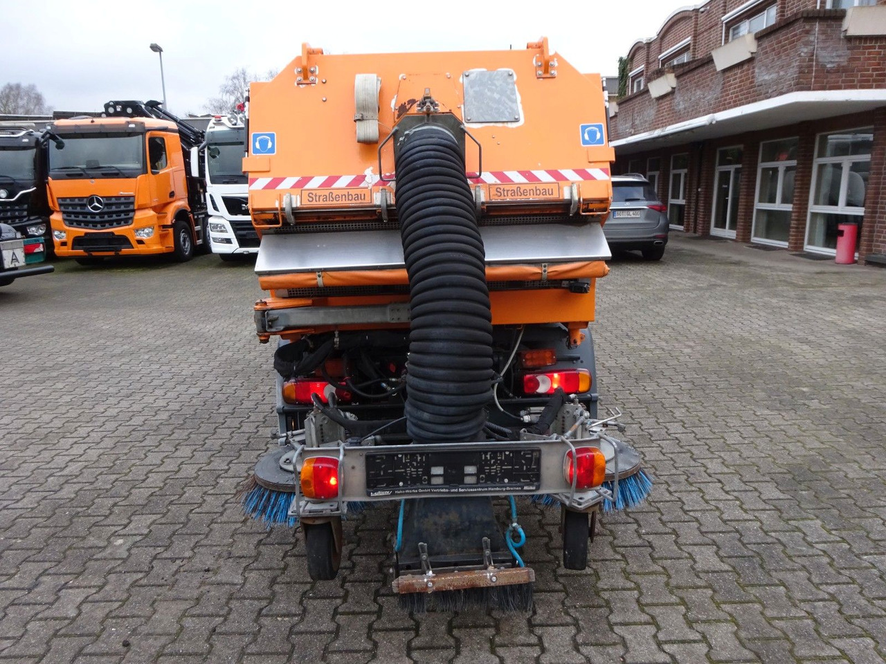 Multicar M30 HAKO FUMO Kehrmaschine + Schneeplatte 4x4 - Dodávka sklápěč: obrázek 5 Multicar M30 HAKO FUMO Kehrmaschine + Schneeplatte 4x4 - Dodávka sklápěč: obrázek 5
