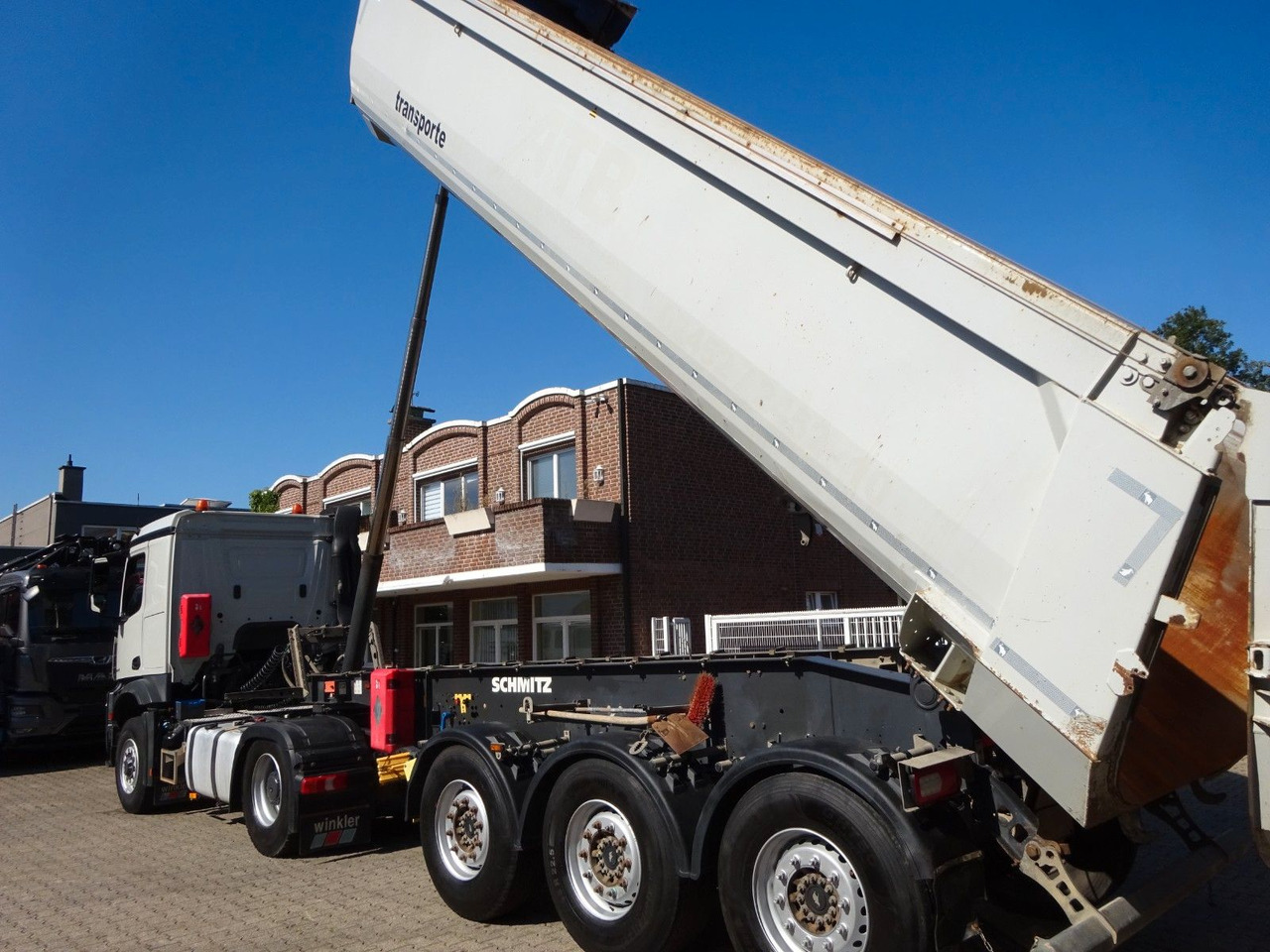 Schmitz Cargobull Kippauflieger mit 3 Achsen ca. 24 m³ 2x Bestand - Sklápěcí návěs: obrázek 4 Schmitz Cargobull Kippauflieger mit 3 Achsen ca. 24 m³ 2x Bestand - Sklápěcí návěs: obrázek 4