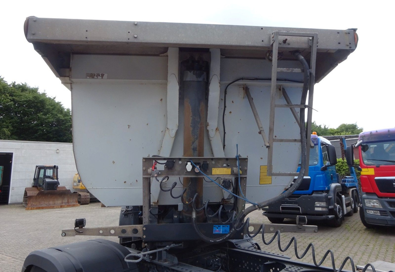 Schmitz Cargobull SGF S3 Kipp Auflieger Mulde mit 3 Achsen - Sklápěcí návěs: obrázek 4 Schmitz Cargobull SGF S3 Kipp Auflieger Mulde mit 3 Achsen - Sklápěcí návěs: obrázek 4