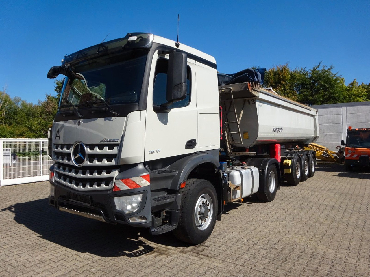 Mercedes-Benz 1845 Arocs SZM HAD 4x4 !!4 Stück verfügbar !! - Tahač: obrázek 1 Mercedes-Benz 1845 Arocs SZM HAD 4x4 !!4 Stück verfügbar !! - Tahač: obrázek 1