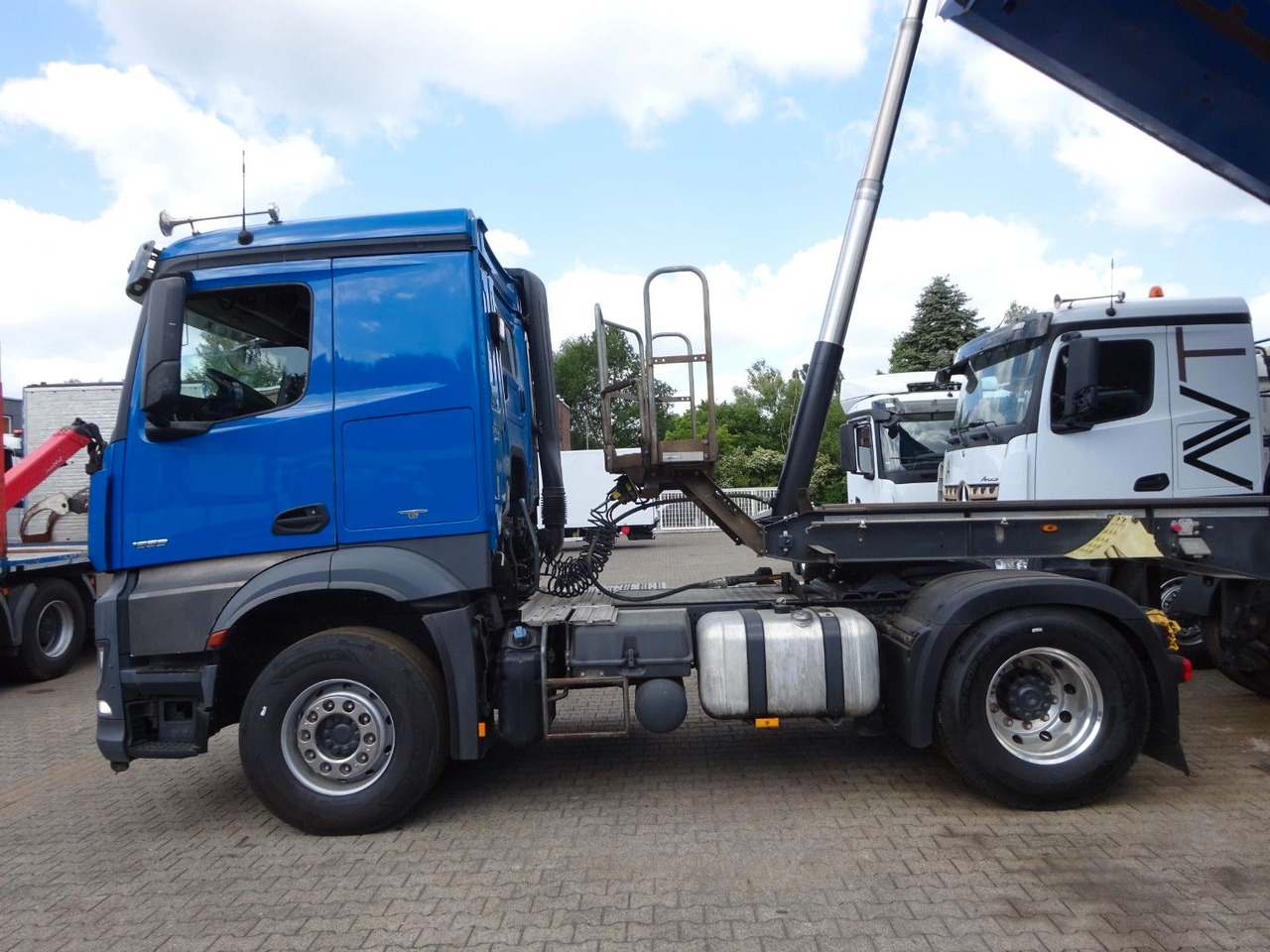 Mercedes-Benz 1853 Arocs SZM mit Kipperpumpe - Tahač: obrázek 3 Mercedes-Benz 1853 Arocs SZM mit Kipperpumpe - Tahač: obrázek 3