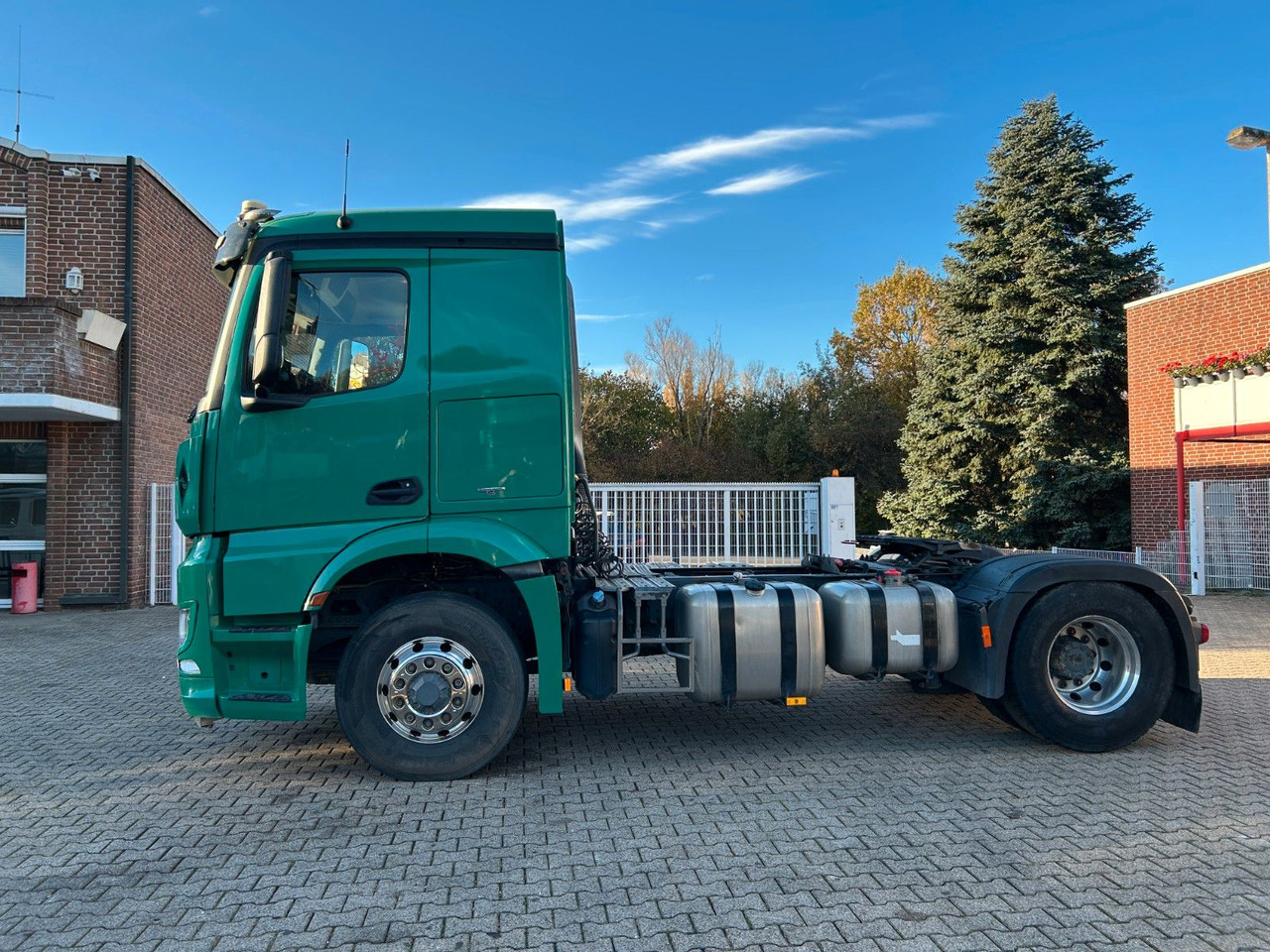 Mercedes-Benz Arocs 1845 SZM 4x4 HAD - Tahač: obrázek 3 Mercedes-Benz Arocs 1845 SZM 4x4 HAD - Tahač: obrázek 3