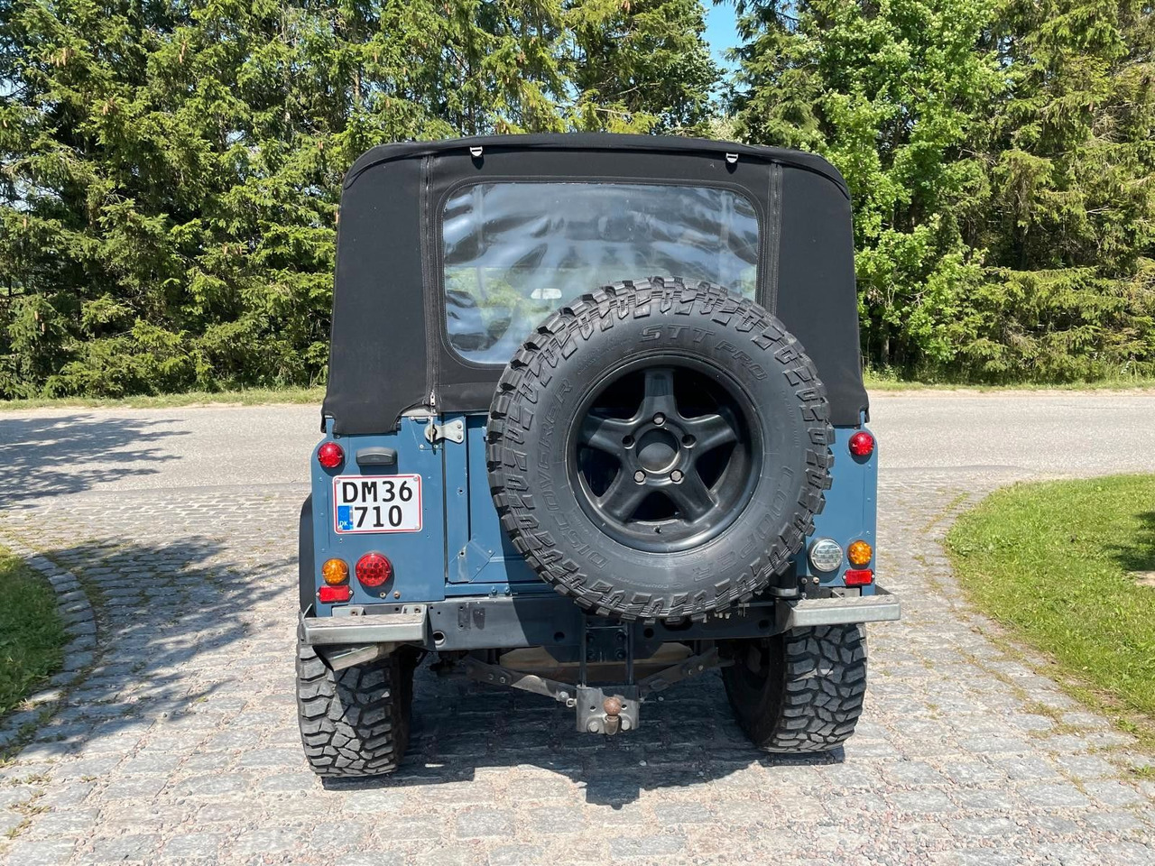 Land Rover LR Defender 90 Soft Top V8 Automatic 60000 brutt Land Rover LR Defender 90 SoftTop V8 Automatic - Pick-up: obrázek 4 Land Rover LR Defender 90 Soft Top V8 Automatic 60000 brutt Land Rover LR Defender 90 SoftTop V8 Automatic - Pick-up: obrázek 4