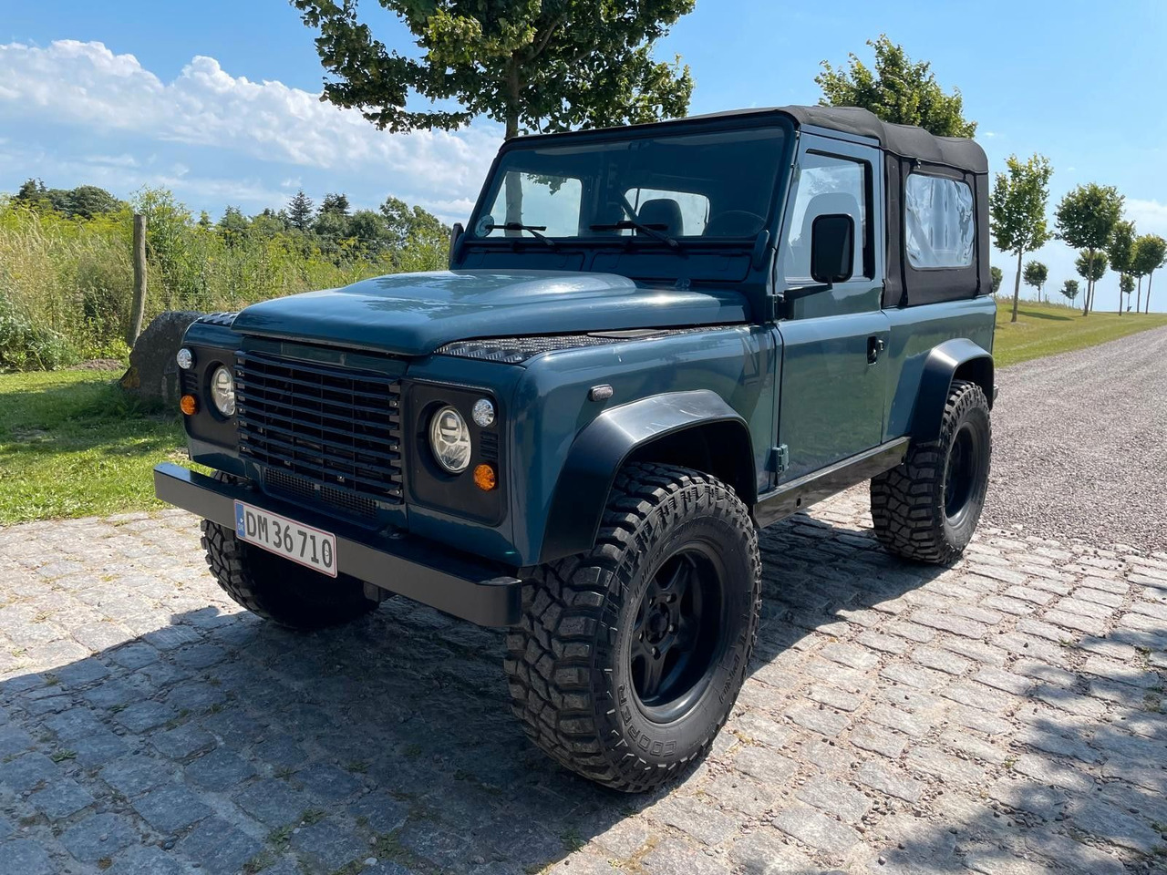 Land Rover LR Defender 90 Soft Top V8 Automatic 60000 brutt Land Rover LR Defender 90 SoftTop V8 Automatic - Pick-up: obrázek 1 Land Rover LR Defender 90 Soft Top V8 Automatic 60000 brutt Land Rover LR Defender 90 SoftTop V8 Automatic - Pick-up: obrázek 1
