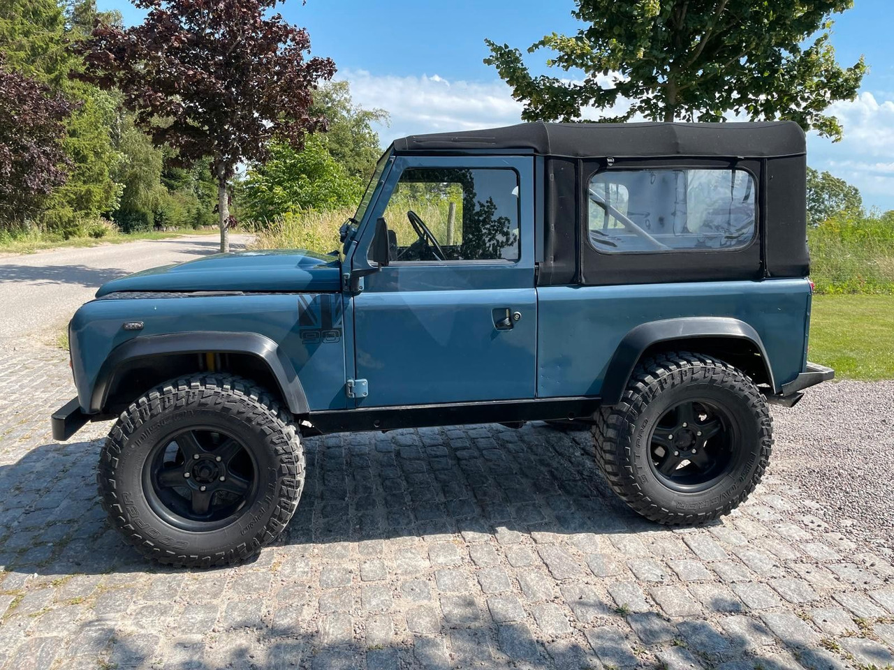 Land Rover LR Defender 90 Soft Top V8 Automatic 60000 brutt Land Rover LR Defender 90 SoftTop V8 Automatic - Pick-up: obrázek 2 Land Rover LR Defender 90 Soft Top V8 Automatic 60000 brutt Land Rover LR Defender 90 SoftTop V8 Automatic - Pick-up: obrázek 2