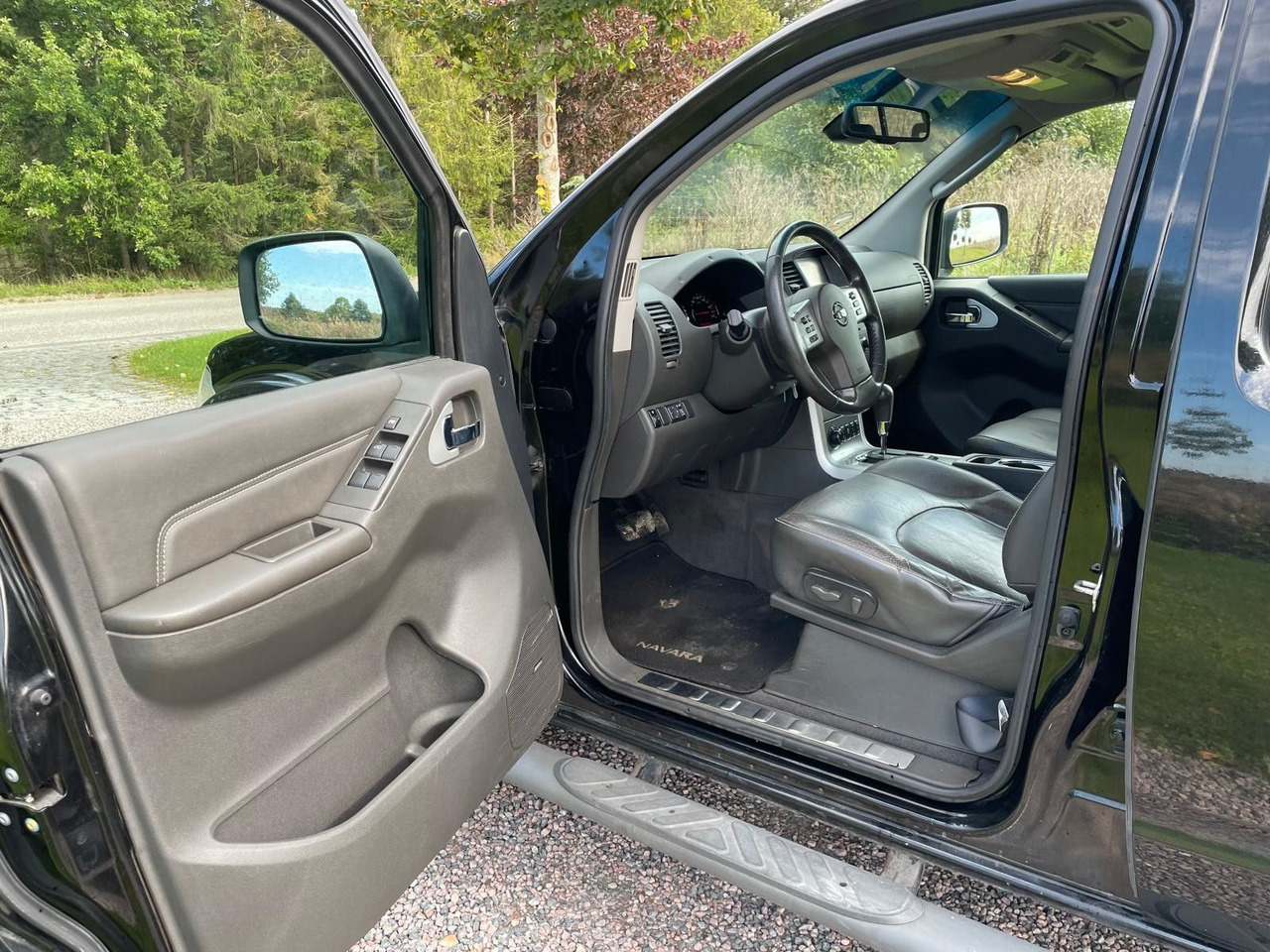 SUV Nissan Navara Pickup Double Cab LE V6 4x4 LB: obrázek 11