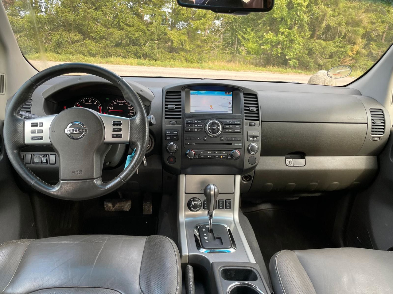 SUV Nissan Navara Pickup Double Cab LE V6 4x4 LB: obrázek 13