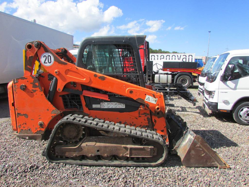 Bobcat T 590 High Flow Kompaktlader 26.000 EUR - Smykový nakladač: obrázek 1 Bobcat T 590 High Flow Kompaktlader 26.000 EUR - Smykový nakladač: obrázek 1