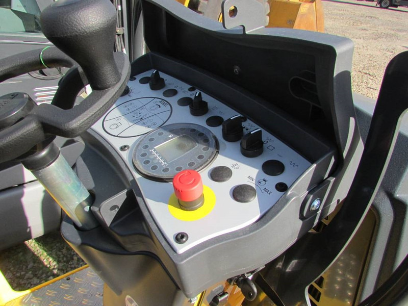 Nový Válec Bomag BW 90 AD-5 Walze / 21.500 EUR: obrázek 9