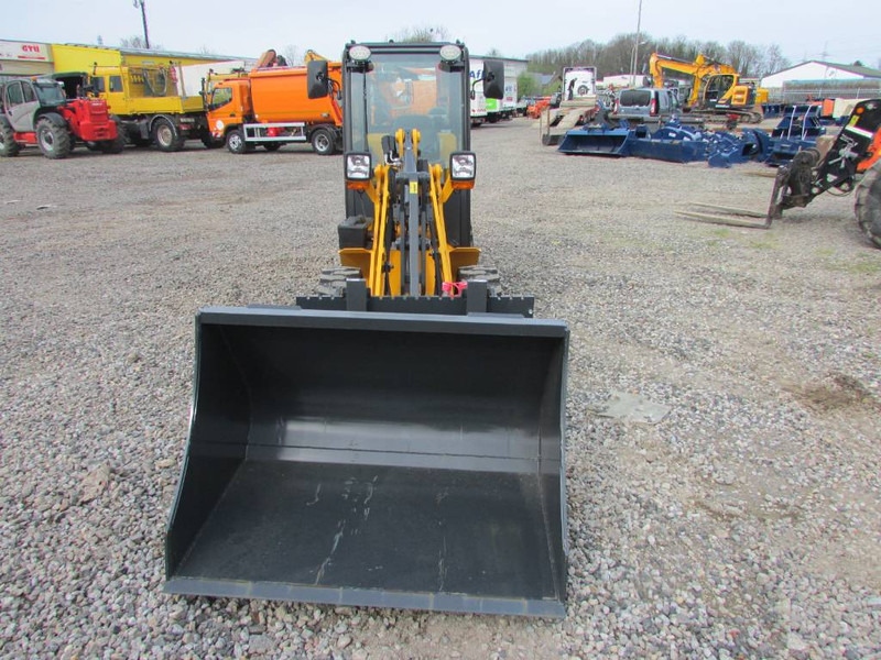 Schäffer 2428 SLT Schmalspur Radlader 32.500 Schaeffer - Smykem řízený nakladač pásový: obrázek 4 Schäffer 2428 SLT Schmalspur Radlader 32.500 Schaeffer - Smykem řízený nakladač pásový: obrázek 4
