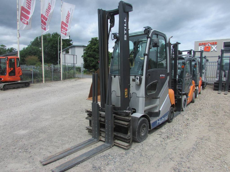 Still RX 70-30 H Hybrid / Diesel Stapler 9.500 EUR - Dieselový vysokozdvižný vozík: obrázek 2 Still RX 70-30 H Hybrid / Diesel Stapler 9.500 EUR - Dieselový vysokozdvižný vozík: obrázek 2