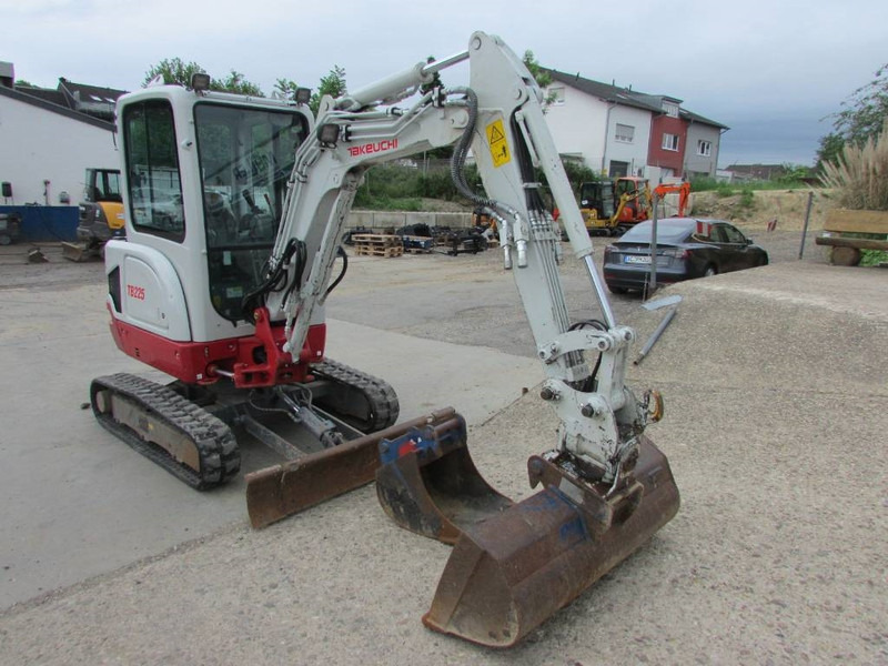 Takeuchi TB225 V3 Minibagger 32.000 EUR net - Mini rýpadlo: obrázek 2 Takeuchi TB225 V3 Minibagger 32.000 EUR net - Mini rýpadlo: obrázek 2