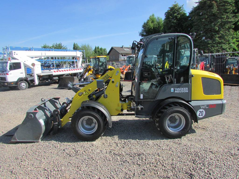 WACKER NEUSON WL 32 Radlader / 39.000 EUR - Kolový nakladač: obrázek 1 WACKER NEUSON WL 32 Radlader / 39.000 EUR - Kolový nakladač: obrázek 1