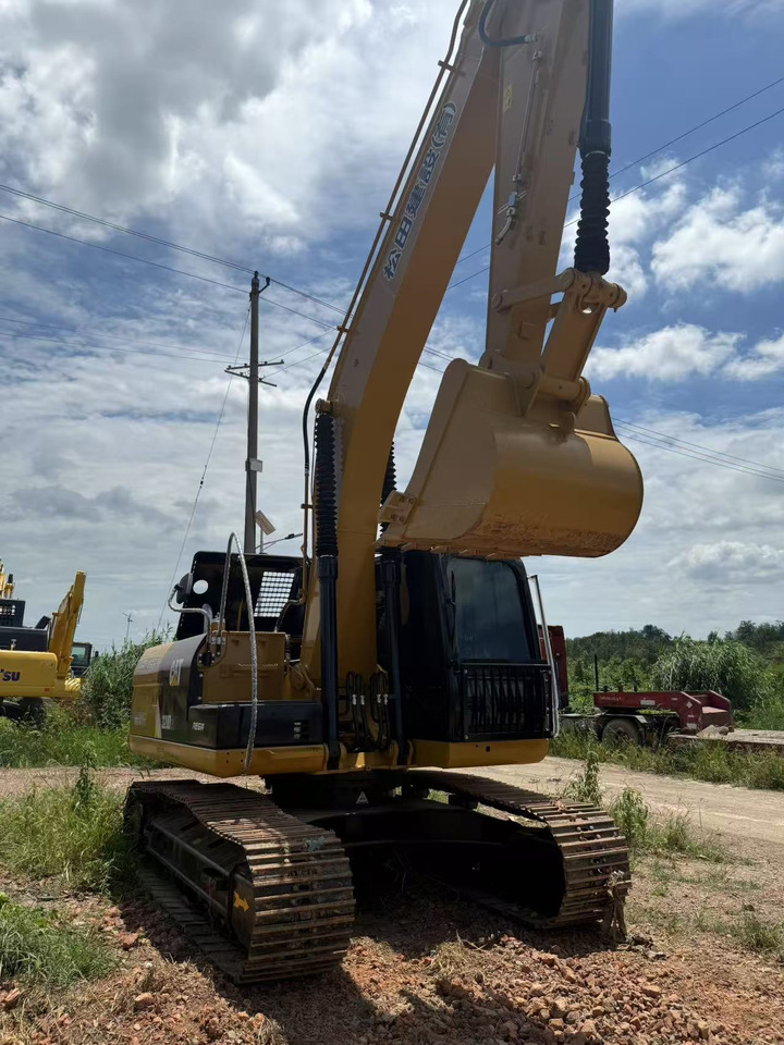 CAT 320D2 - Pásové rýpadlo: obrázek 3 CAT 320D2 - Pásové rýpadlo: obrázek 3