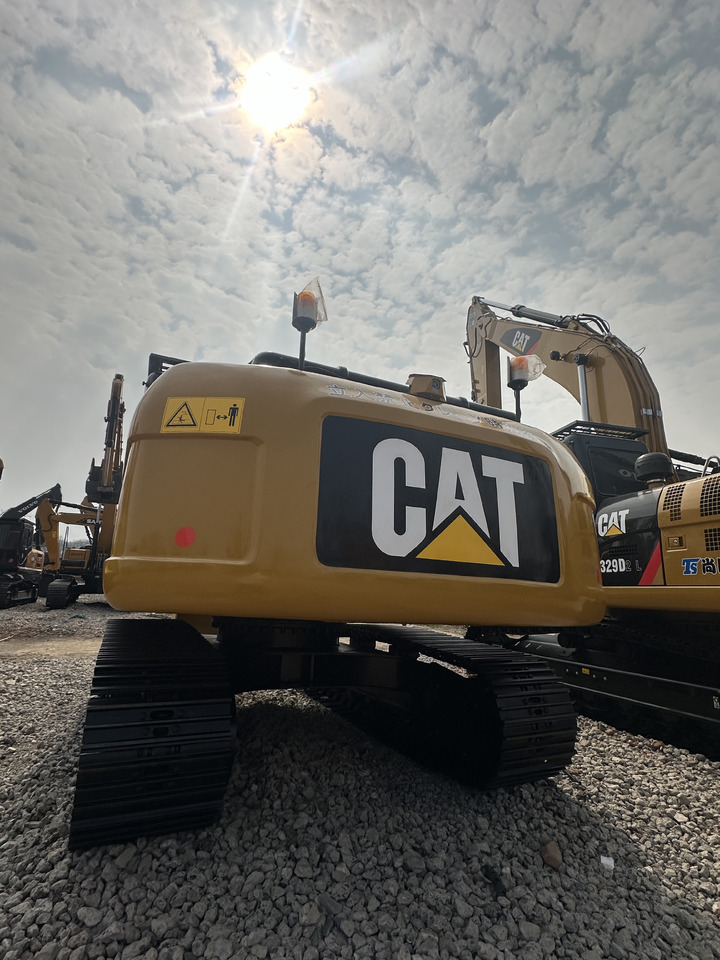 CATERPILLAR 320D2 - Kolesové rýpadlo: obrázek 2 CATERPILLAR 320D2 - Kolesové rýpadlo: obrázek 2