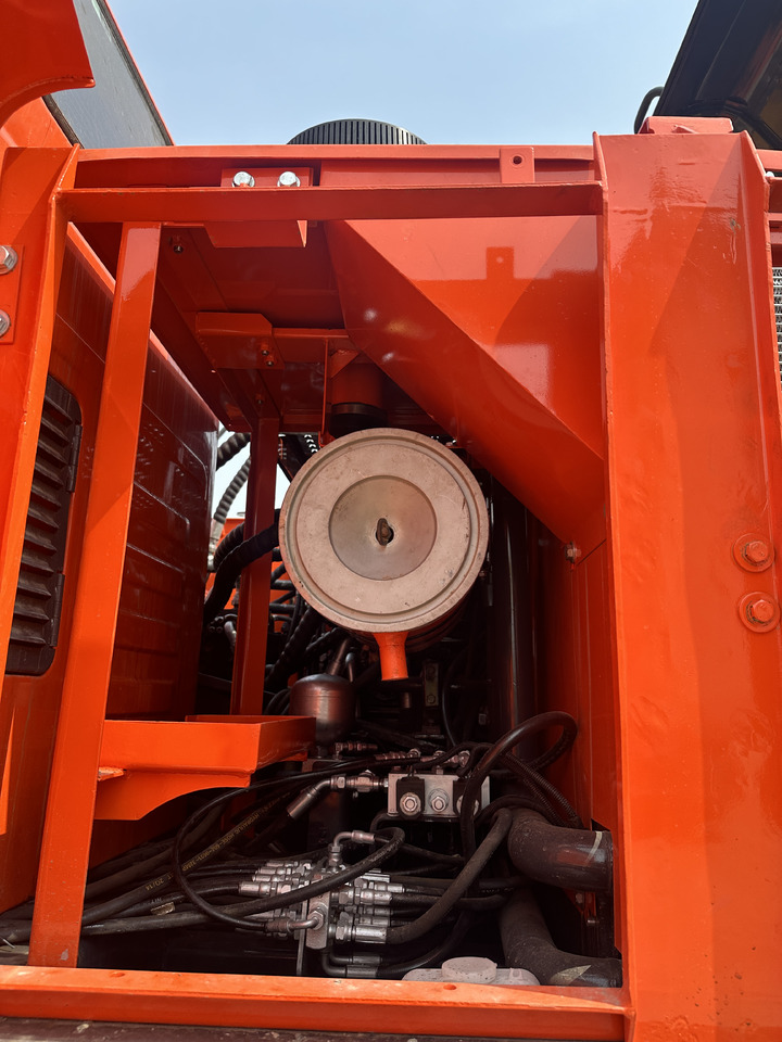 DOOSAN DX225LC-9C - Pásové rýpadlo: obrázek 4 DOOSAN DX225LC-9C - Pásové rýpadlo: obrázek 4
