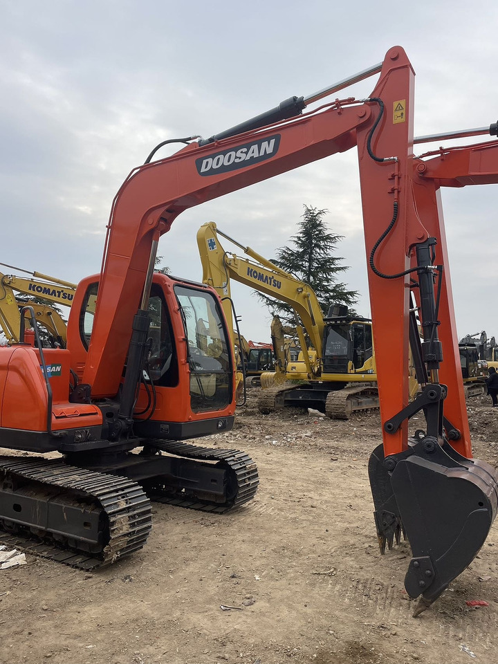 DOOSAN DX80 - Pásové rýpadlo: obrázek 3 DOOSAN DX80 - Pásové rýpadlo: obrázek 3