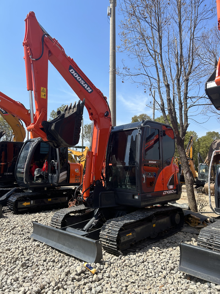 Doosan DX60 - Mini rýpadlo: obrázek 3 Doosan DX60 - Mini rýpadlo: obrázek 3
