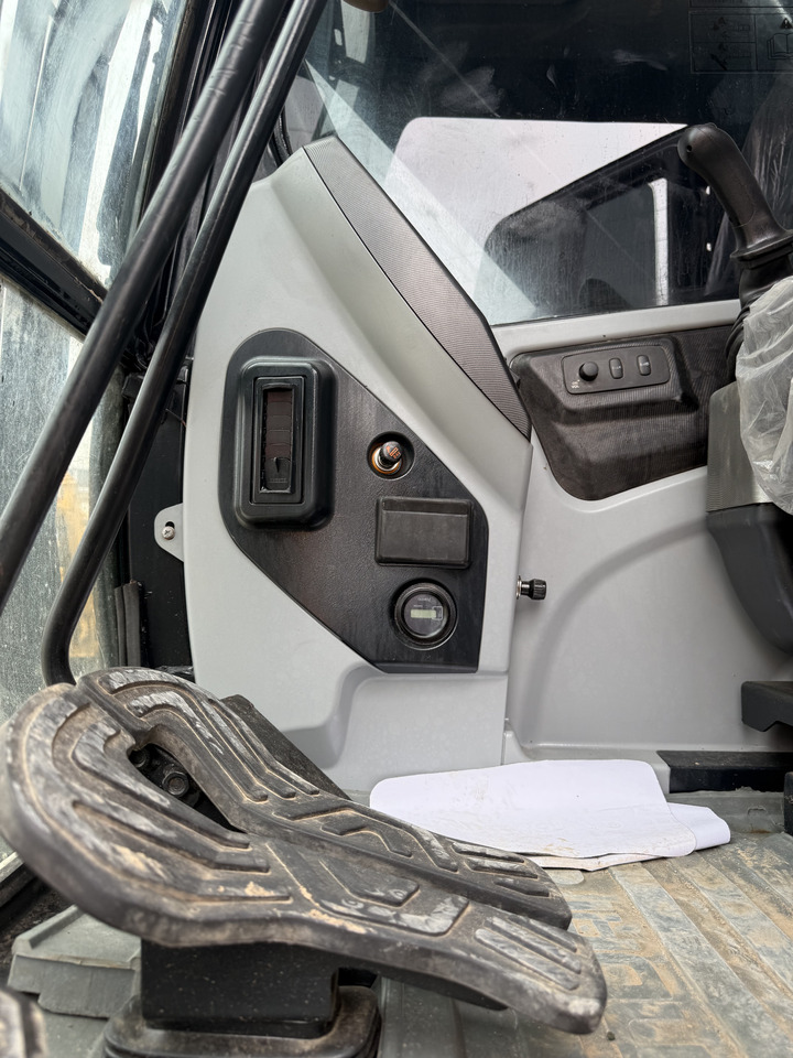 HYUNDAI HX220HD - Pásové rýpadlo: obrázek 4 HYUNDAI HX220HD - Pásové rýpadlo: obrázek 4