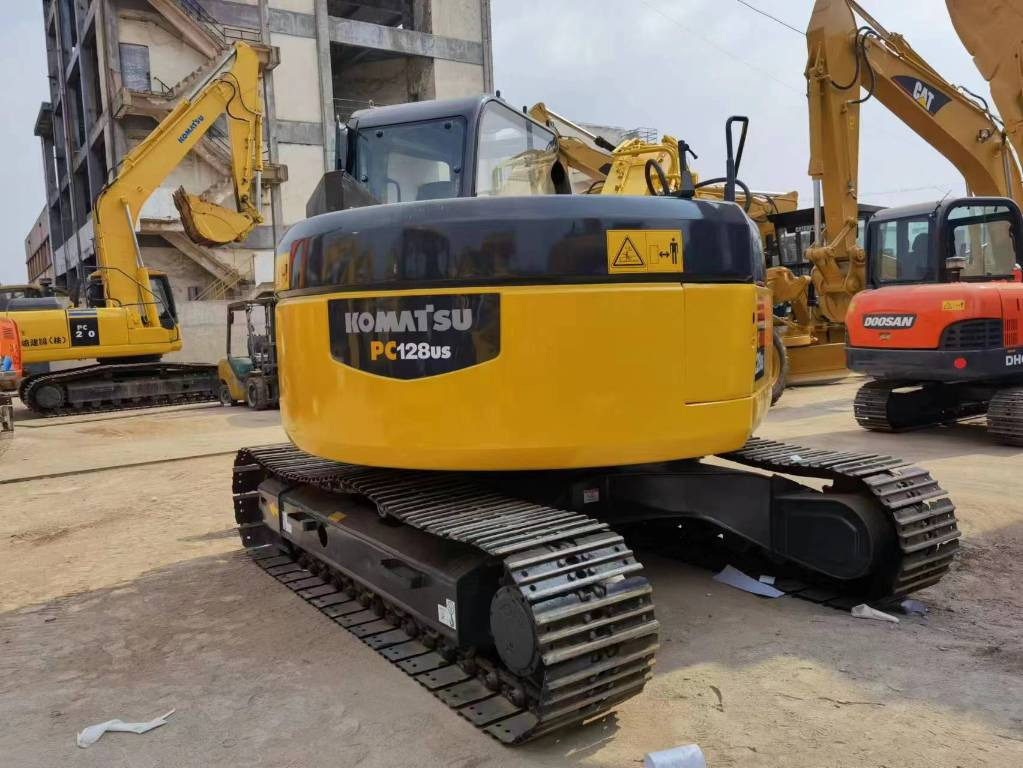 KOMATSU PC 128US - Mini rýpadlo: obrázek 3 KOMATSU PC 128US - Mini rýpadlo: obrázek 3