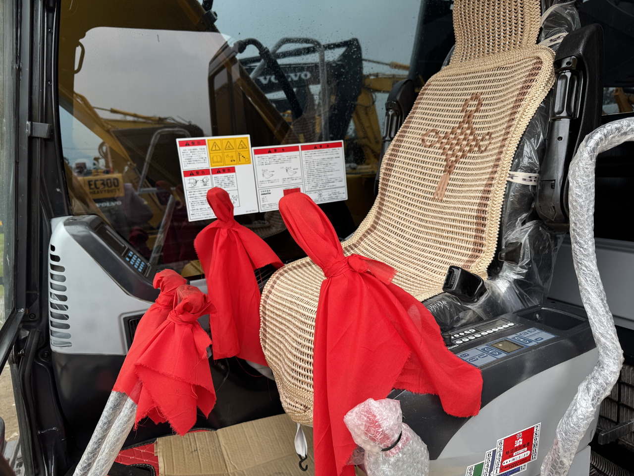 KOMATSU PC160 - Pásové rýpadlo: obrázek 4 KOMATSU PC160 - Pásové rýpadlo: obrázek 4