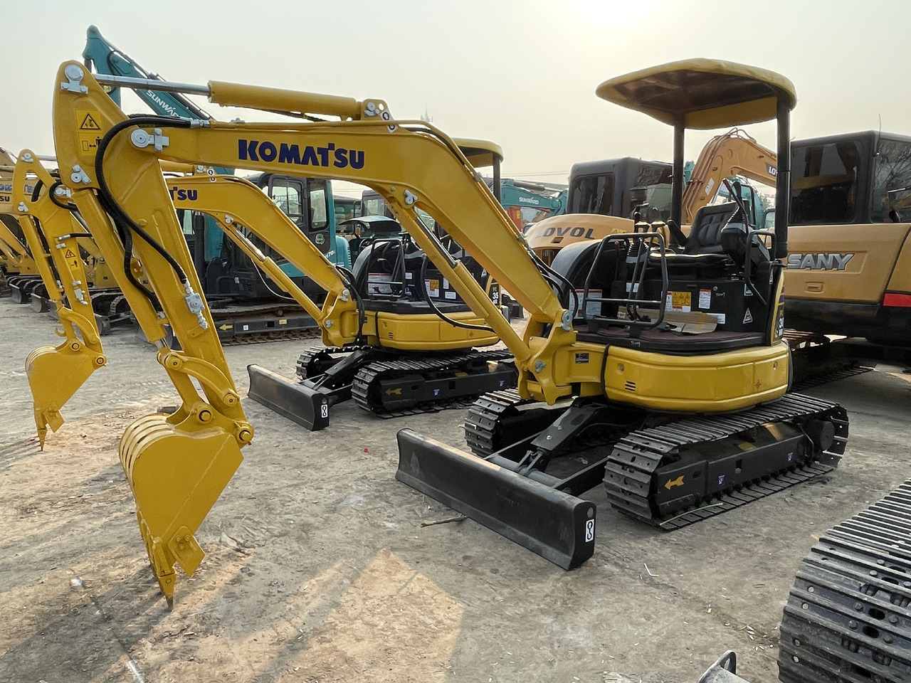 KOMATSU PC30MR-3 - Mini rýpadlo: obrázek 4 KOMATSU PC30MR-3 - Mini rýpadlo: obrázek 4