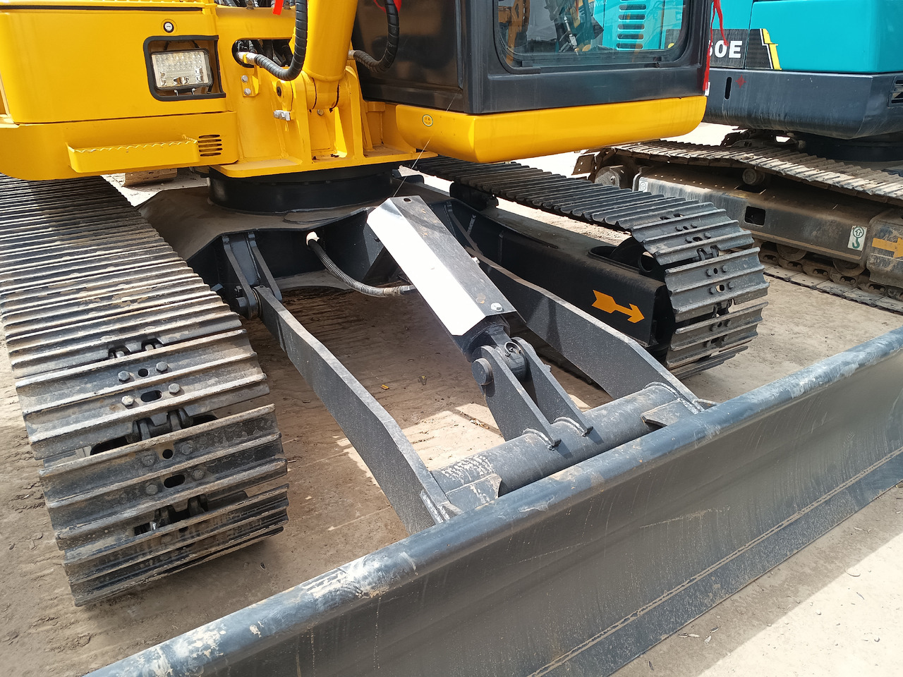 Pásové rýpadlo KOMATSU PC60-8: obrázek 6