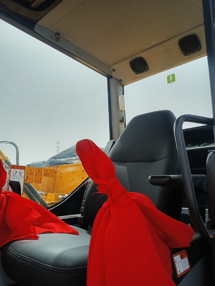 Pásové rýpadlo KOMATSU PC60-8: obrázek 10