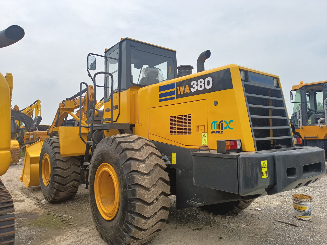 KOMATSU WA380-3 - Kolový nakladač: obrázek 3 KOMATSU WA380-3 - Kolový nakladač: obrázek 3