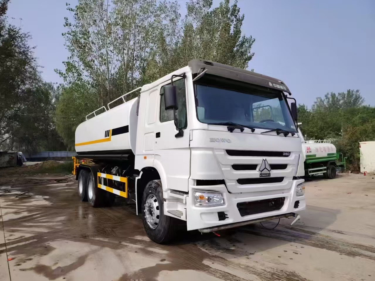 SINOTRUK HOWO sprinkler - Cisternové vozidlo: obrázek 1 SINOTRUK HOWO sprinkler - Cisternové vozidlo: obrázek 1