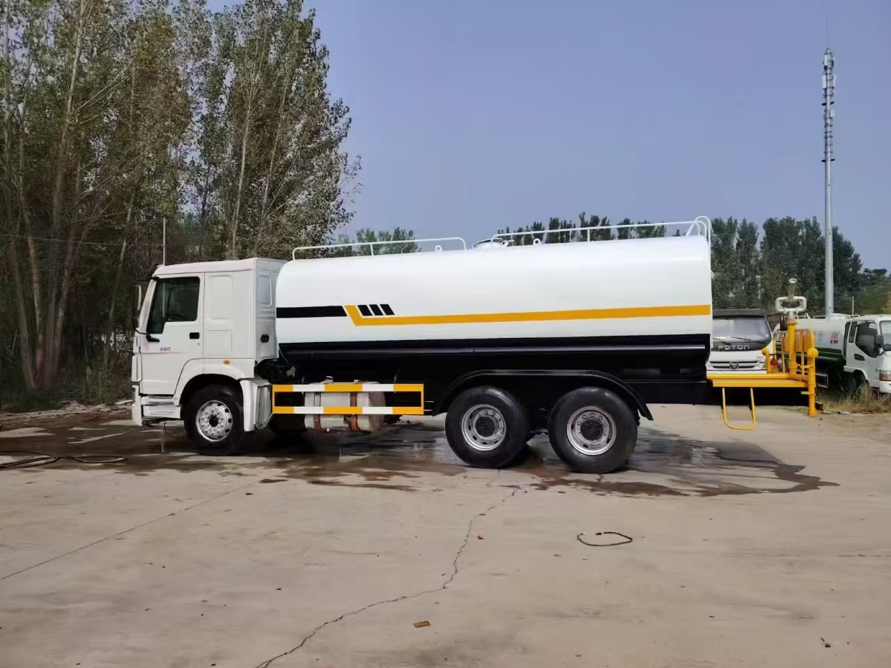 SINOTRUK HOWO sprinkler - Cisternové vozidlo: obrázek 4 SINOTRUK HOWO sprinkler - Cisternové vozidlo: obrázek 4